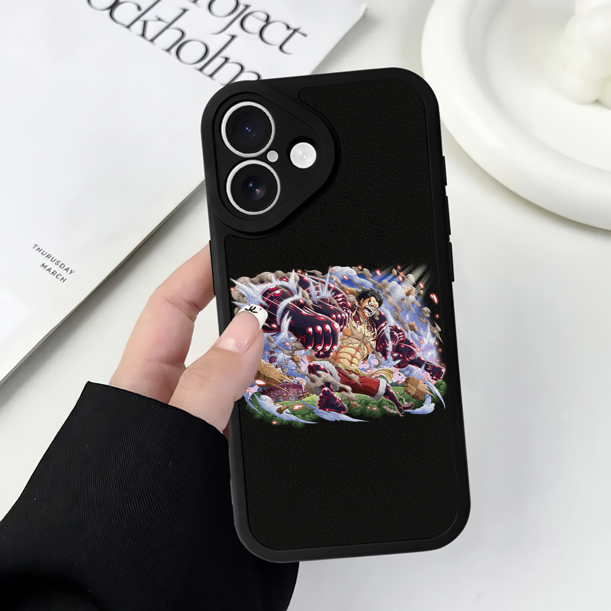 （画像用） ワンピース モンキー・D・ルフィ ONE PIECE Monkey D. Luffy 【iPhone 16シリーズ対応】シリコンスマホケース（レザー調） 材質：シリコン